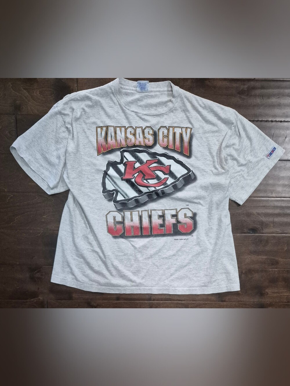 Vintage Kansas City Chiefs Graphic Tee - Gray with Red Logo Trench